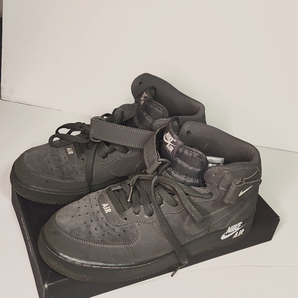 Nike high top shoes